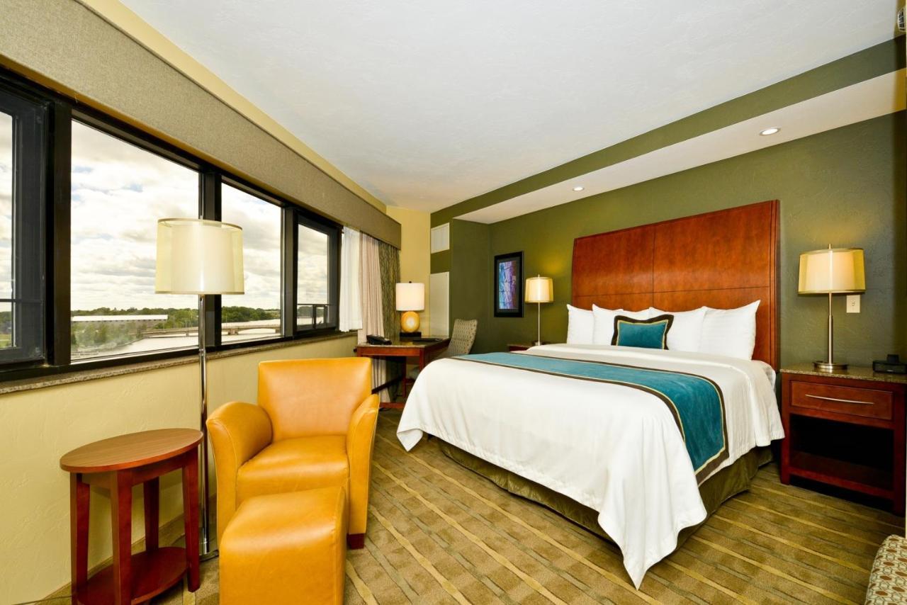 Oshkosh Waterfront Hotel & Convention Center Екстер'єр фото