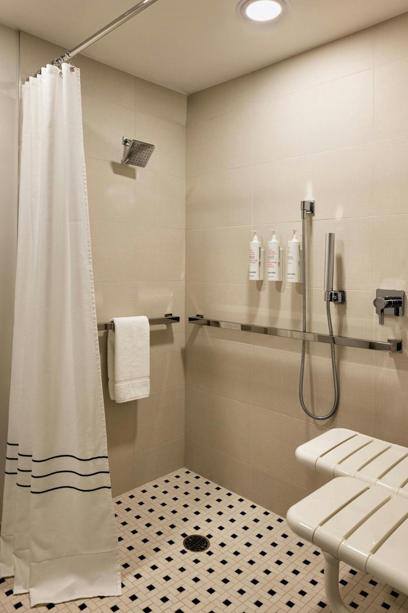 Oshkosh Marriott Waterfront Hotel & Convention Center Екстер'єр фото