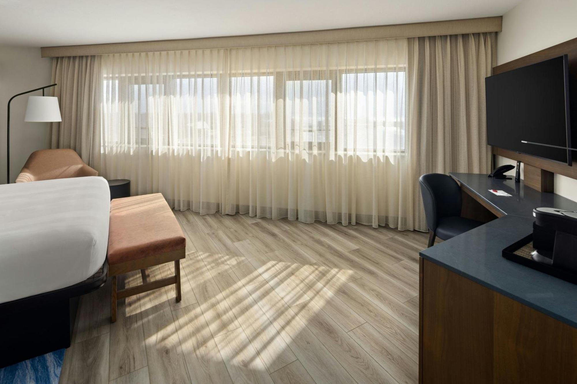 Oshkosh Marriott Waterfront Hotel & Convention Center Екстер'єр фото