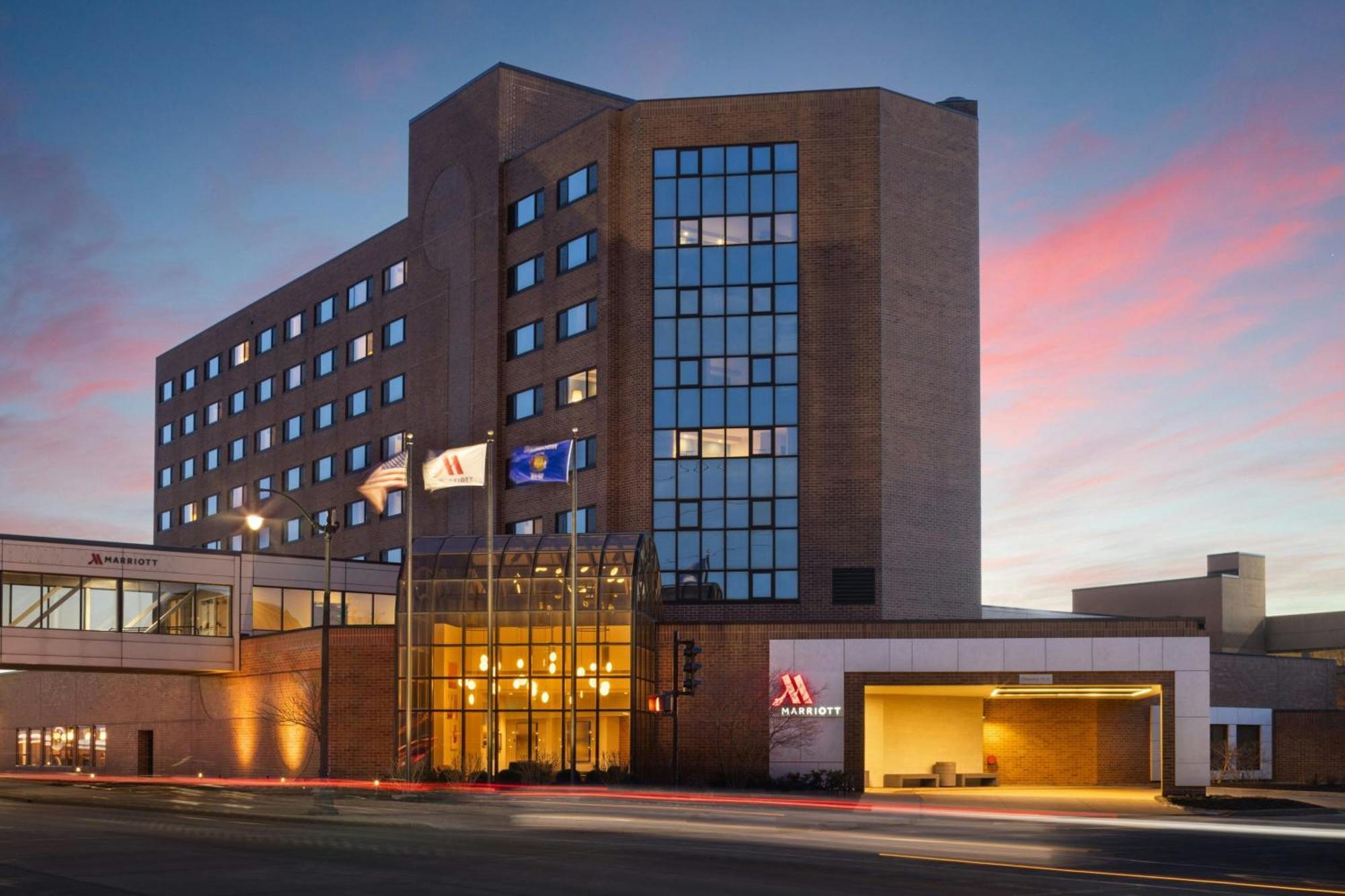 Oshkosh Marriott Waterfront Hotel & Convention Center Екстер'єр фото