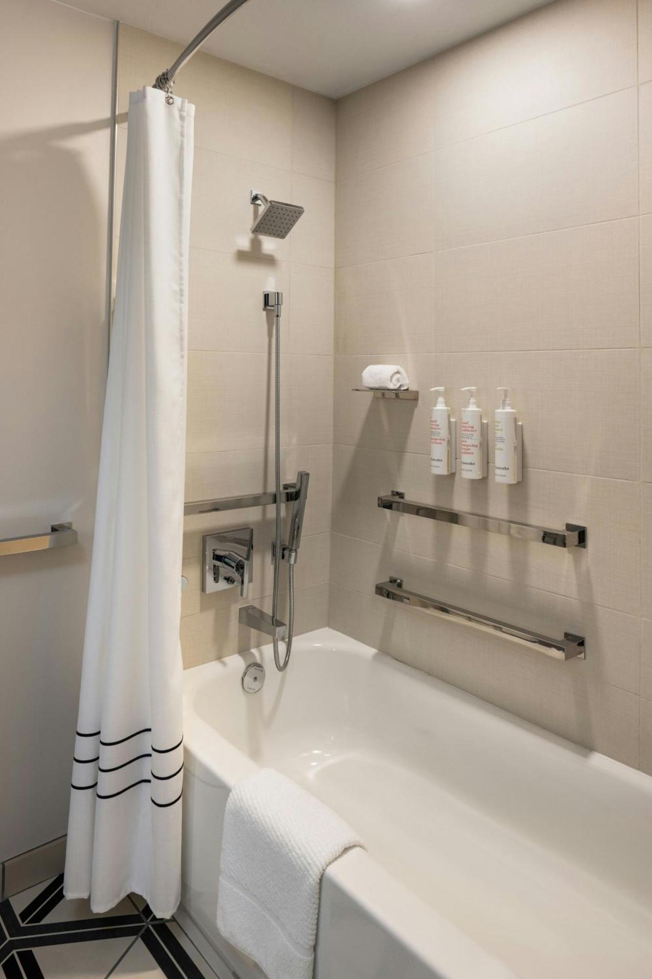 Oshkosh Marriott Waterfront Hotel & Convention Center Екстер'єр фото